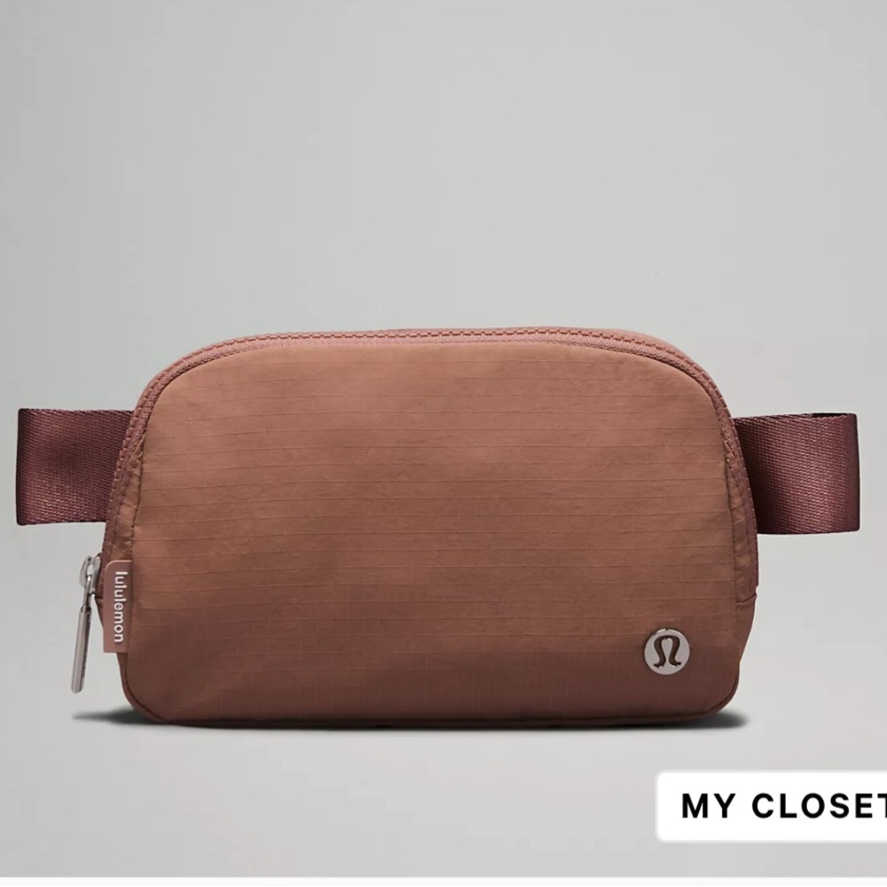 Lululemon everywhere belt bag in twilight rose